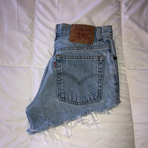Levi Denim Shorts - Picture 1 of 8